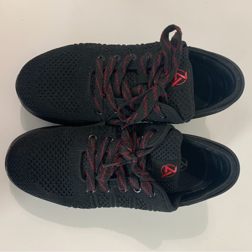 Zeba Black and red men’s sneakers.